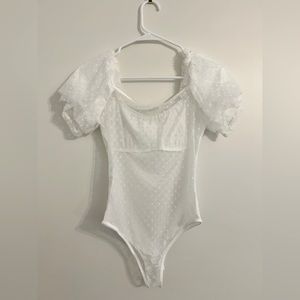 BriVanna Boutique white lace puffed sleeves bodysuit 🤍